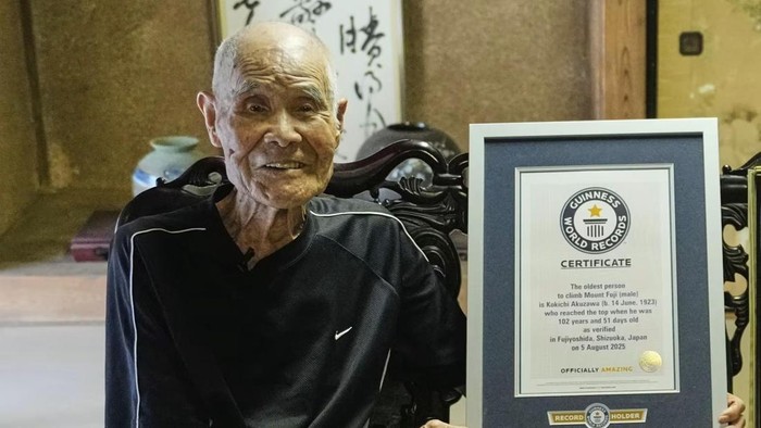 Menolak Jompo, Kakek Jepang 102 Tahun Rekor Pendaki Gunung Fuji