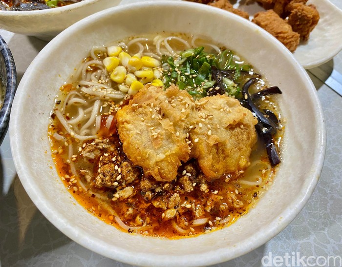 **Diracik oleh Mantan Chef, 5 Ramen Kaki Lima Ini Rasanya Jadi Mewah**
